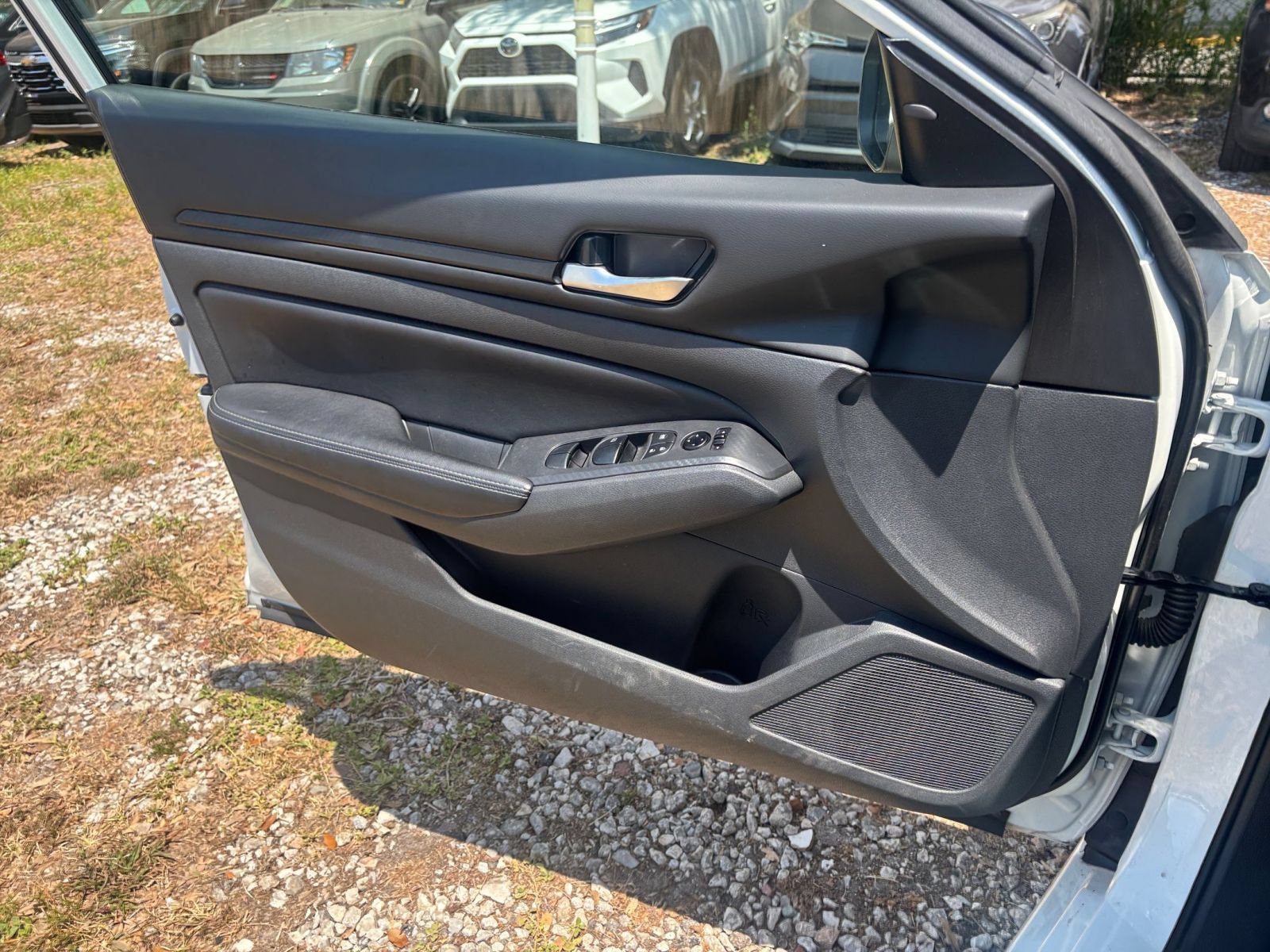 Used 2025 Nissan Altima 2.5 SV FWD image 18