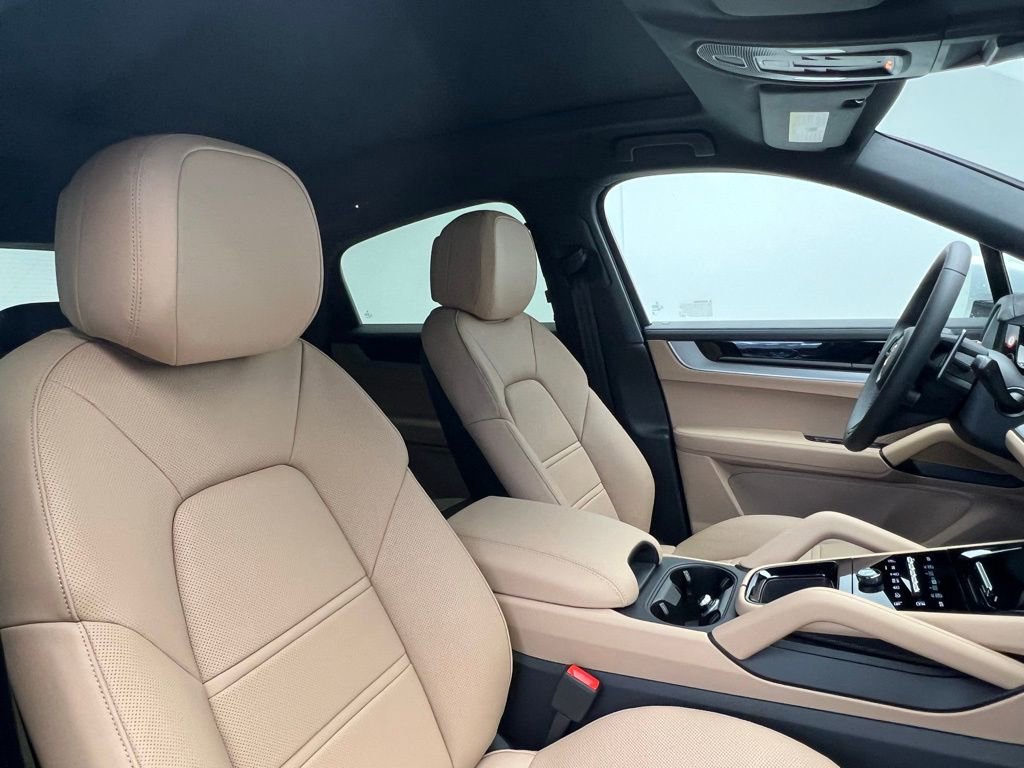 New 2025 Porsche Cayenne Coupe image 18