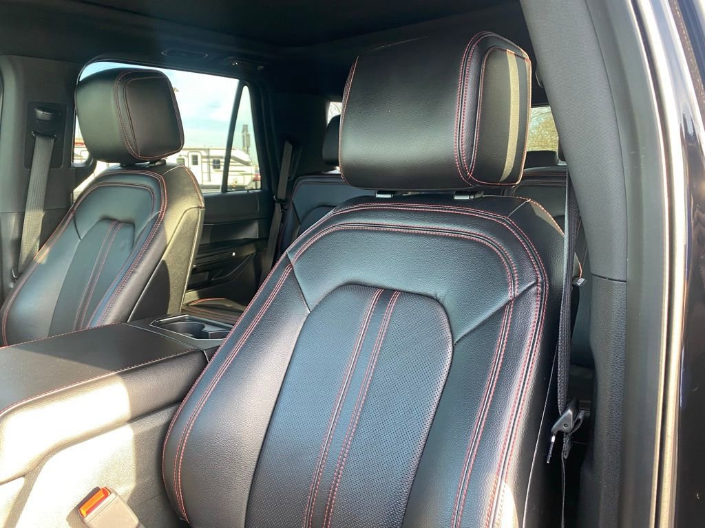 Used 2021 Ford Expedition Limited image 11