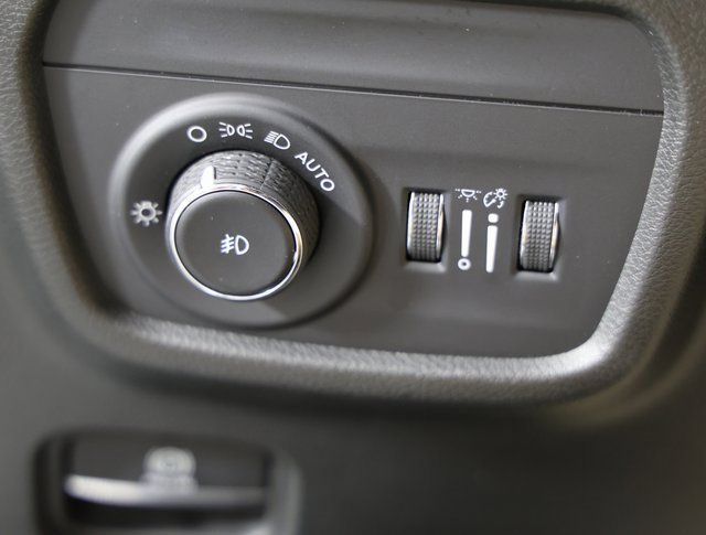 Used 2023 Jeep Grand Cherokee Summit w/ Luxury Tech Group V image 27