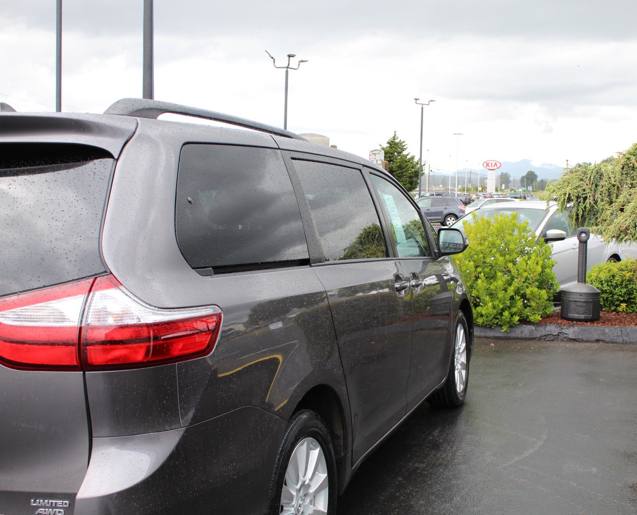 Used 2017 Toyota Sienna Limited AWD/4WD image 7