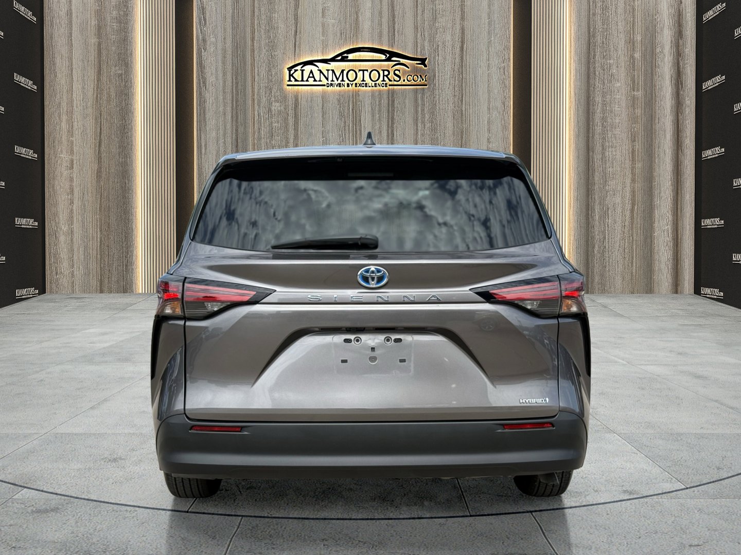 Used 2024 Toyota Sienna LE image 6