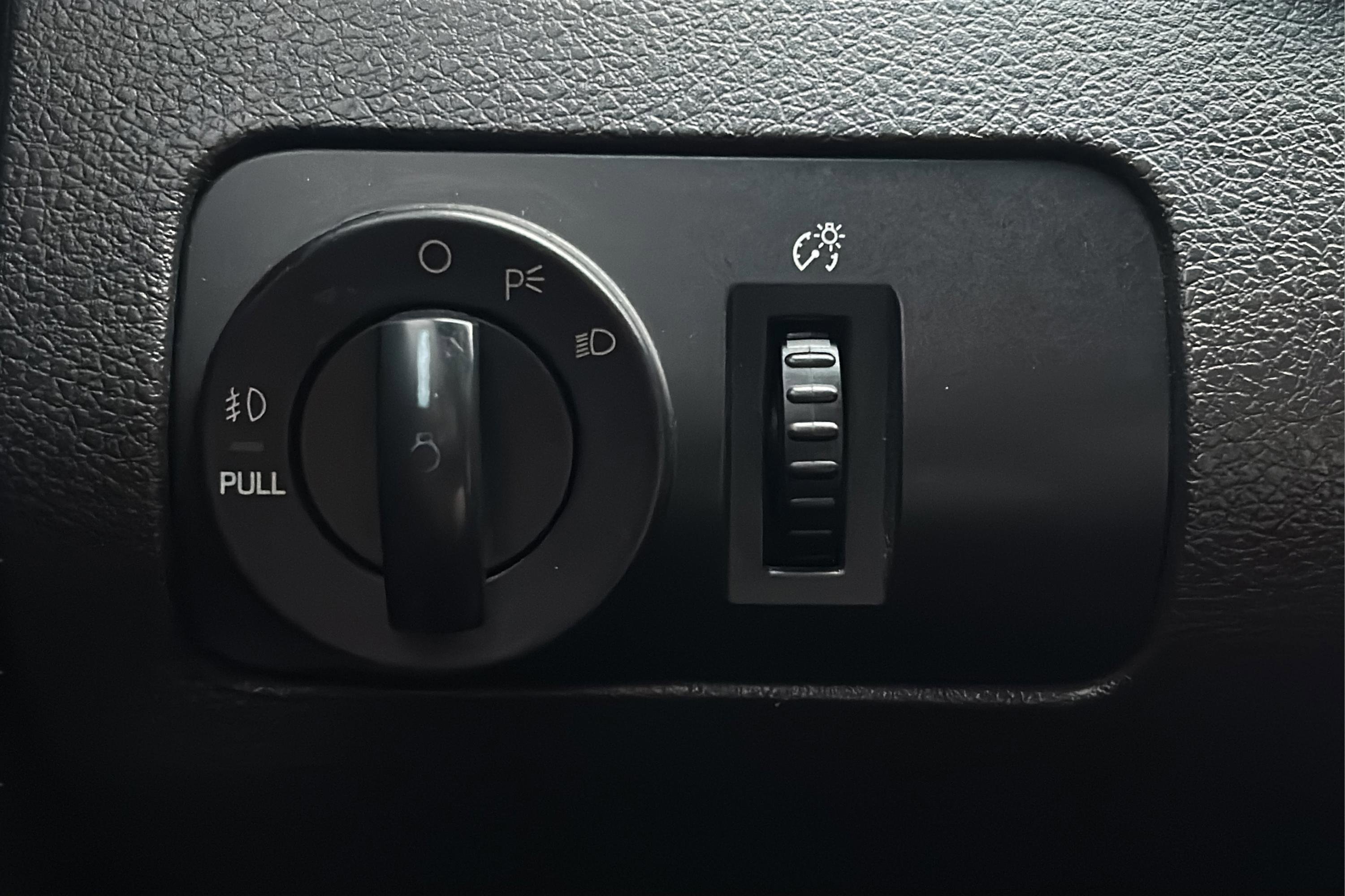 Used 2006 Ford Mustang GT Premium image 16