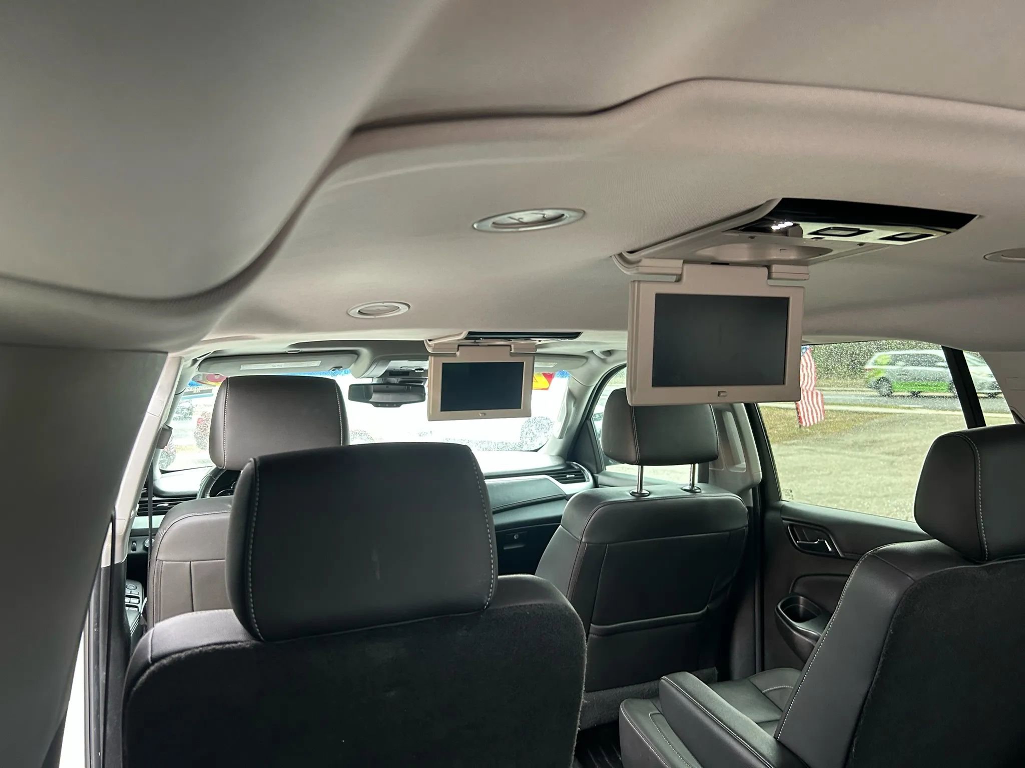 Used 2016 Chevrolet Suburban LT image 8