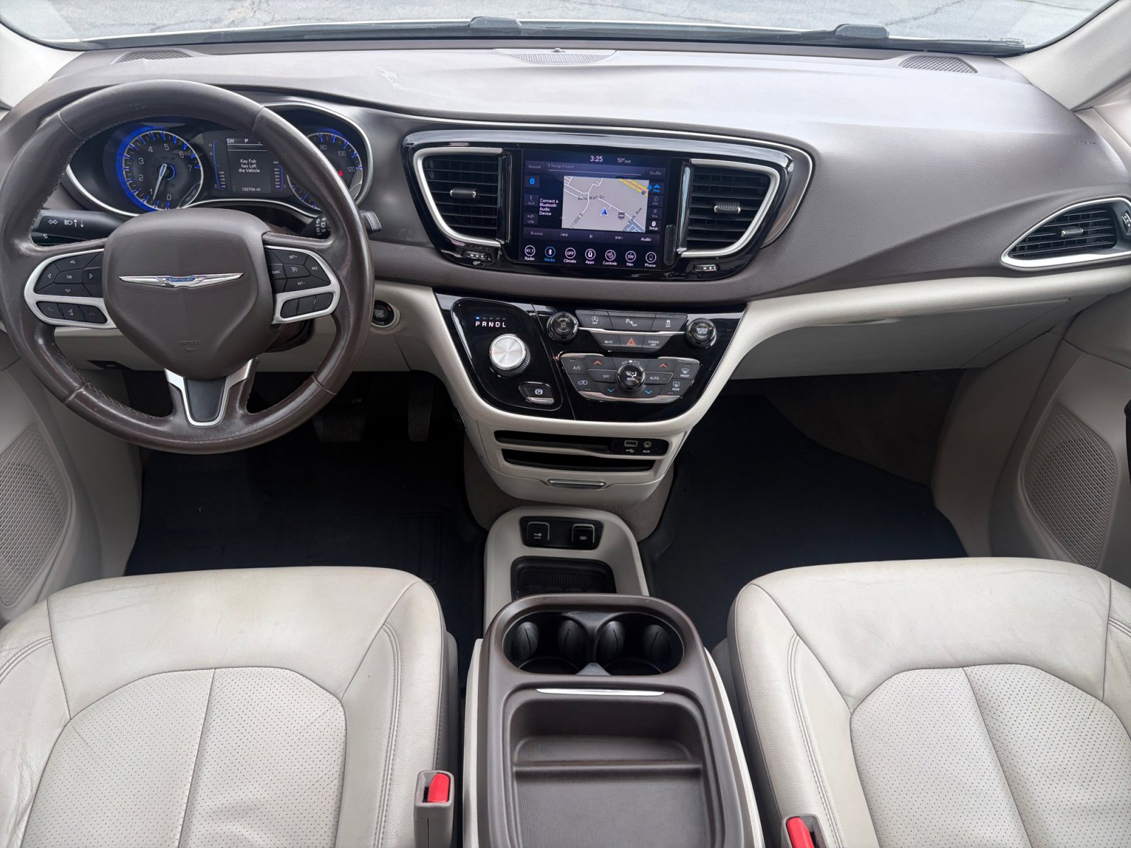 Used 2018 Chrysler Pacifica Touring-L FWD image 16