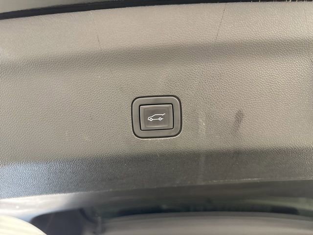 Used 2023 Chevrolet Suburban High Country image 14