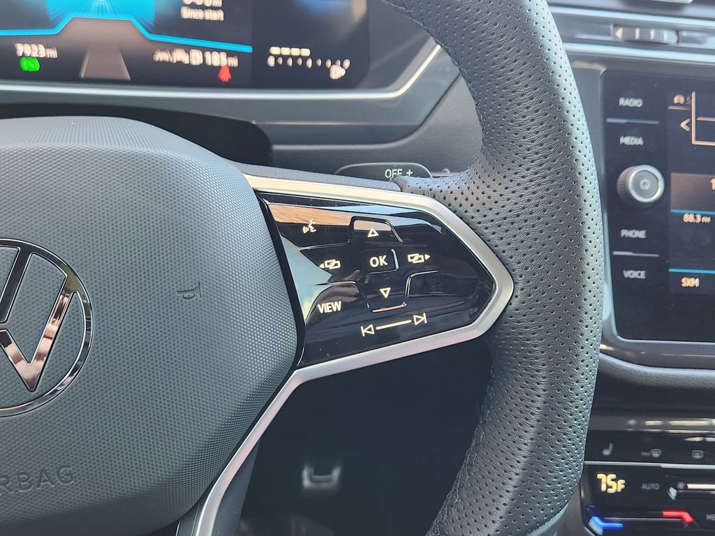 Used 2024 Volkswagen Tiguan SE R-Line image 17