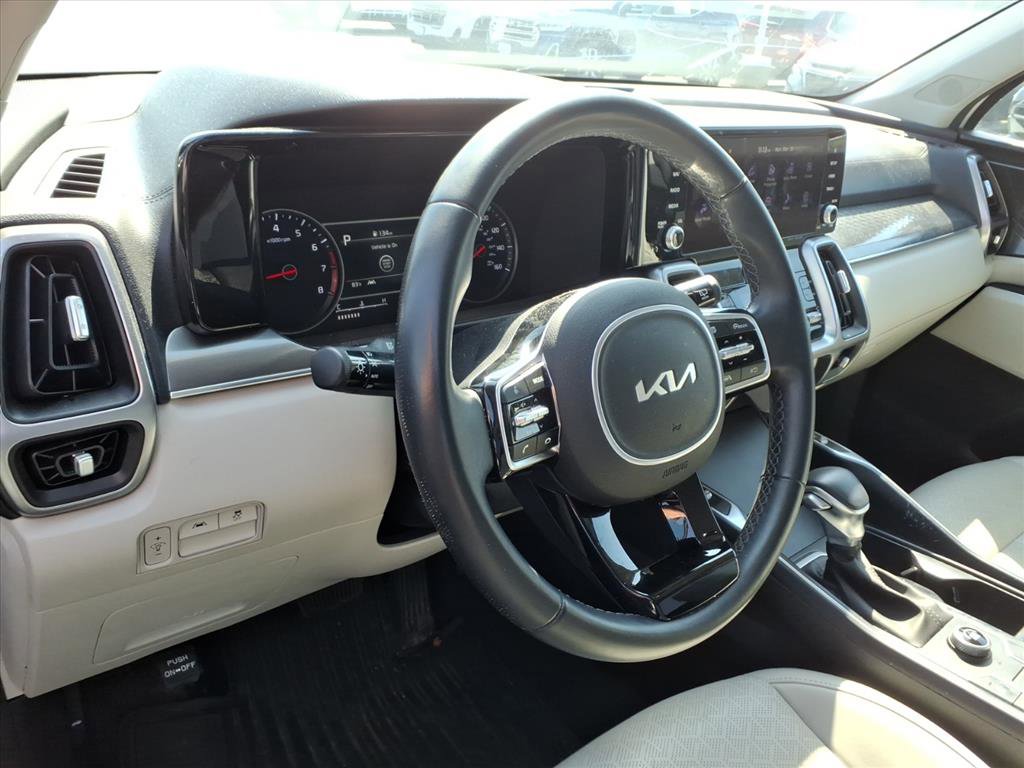 Used 2023 Kia Sorento S w/ Panoramic Sunroof Package image 8
