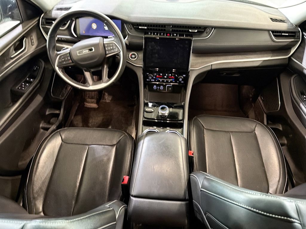 Used 2022 Jeep Grand Cherokee Limited w/ Luxury Tech Group II AWD/4WD image 10