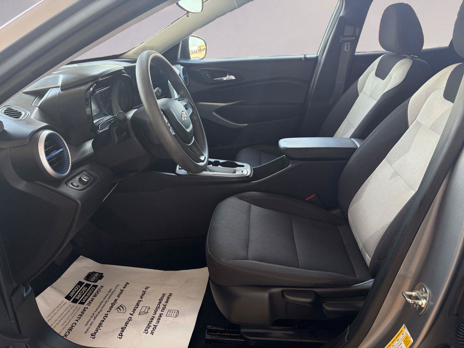 Used 2025 Chevrolet Trax LS w/ Driver Confidence Package FWD image 9
