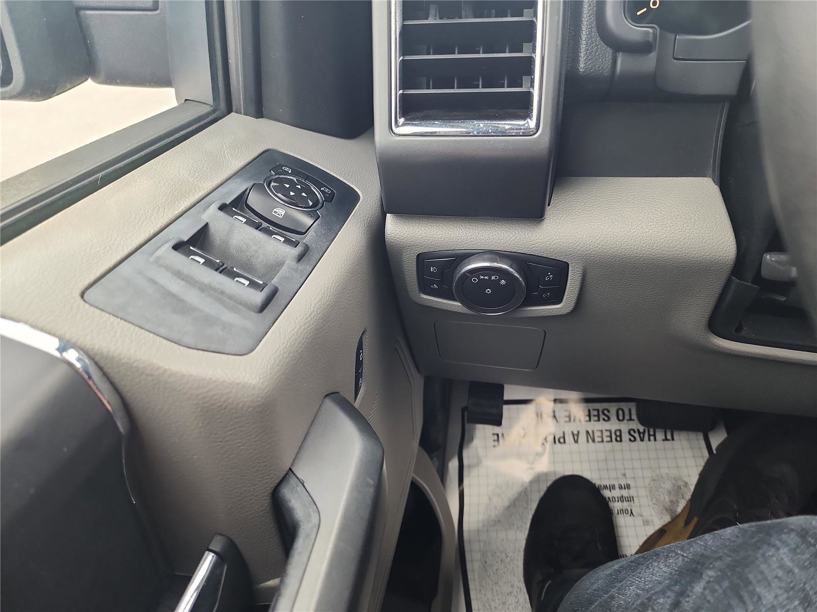 Used 2016 Ford F150 XLT image 30