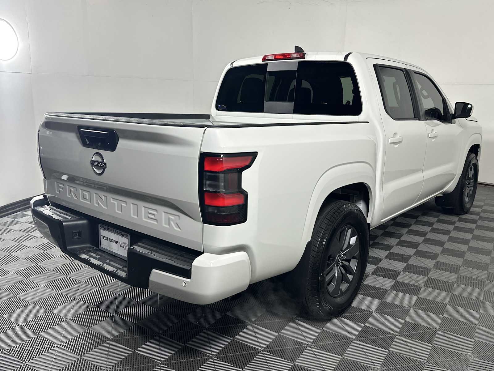 Used 2025 Nissan Frontier SV RWD image 11