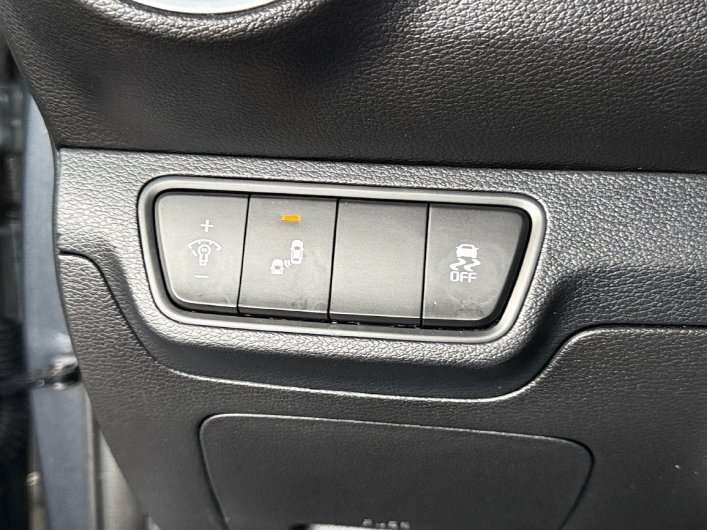 Used 2023 Kia Forte LXS w/ LXS Technology Package FWD image 19