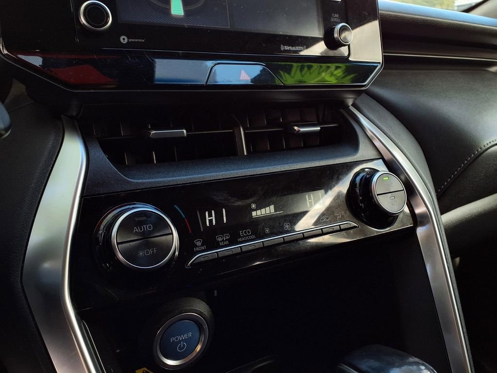 Certified 2021 Toyota Venza LE w/ Carpet Mat Package (TMS) image 8