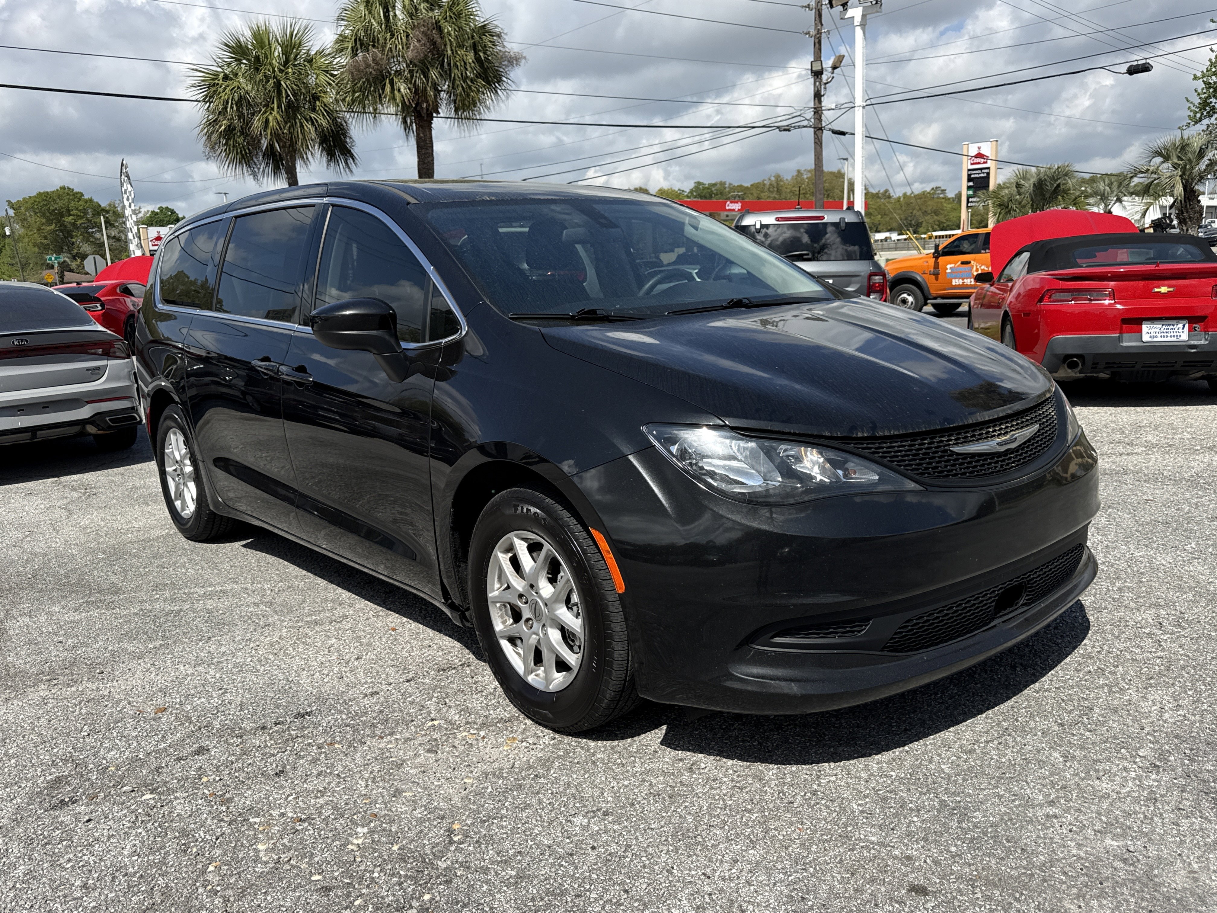 Used 2022 Chrysler Voyager LX image 7
