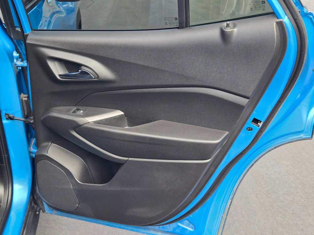 Certified 2025 Chevrolet Trax LT FWD image 9