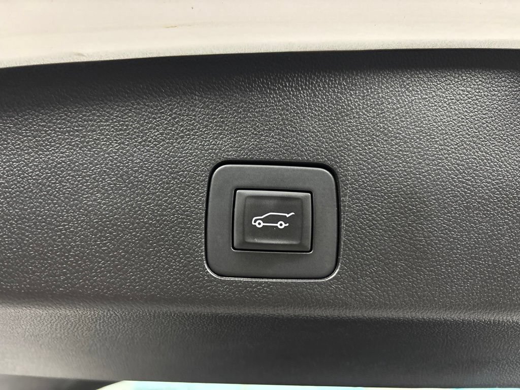 Used 2023 Buick Encore GX Select w/ Sport Touring Package FWD image 6