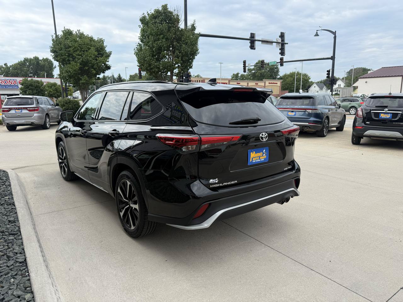 Used 2021 Toyota Highlander XSE AWD/4WD image 11