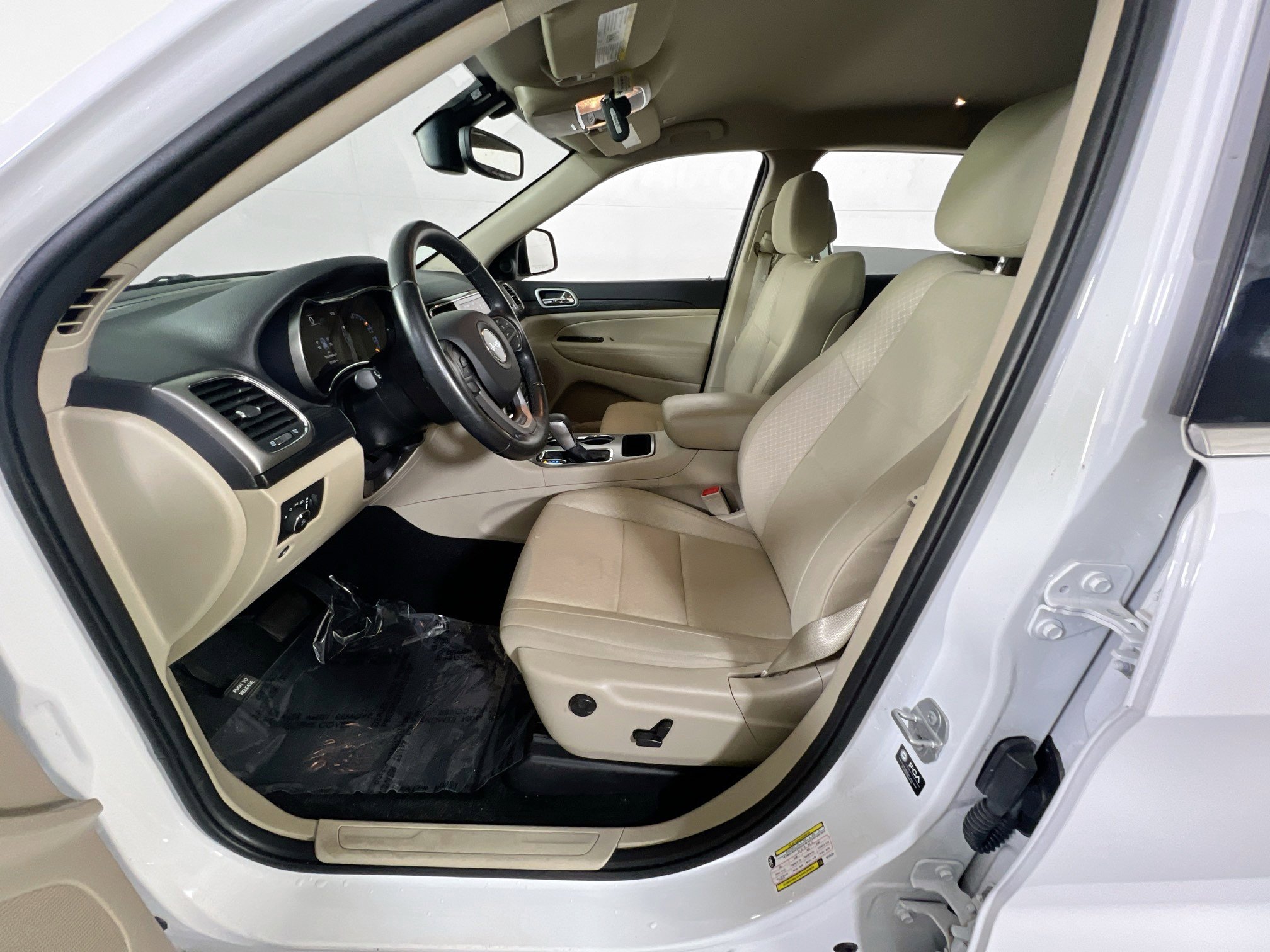 Used 2022 Jeep Grand Cherokee Laredo E image 20