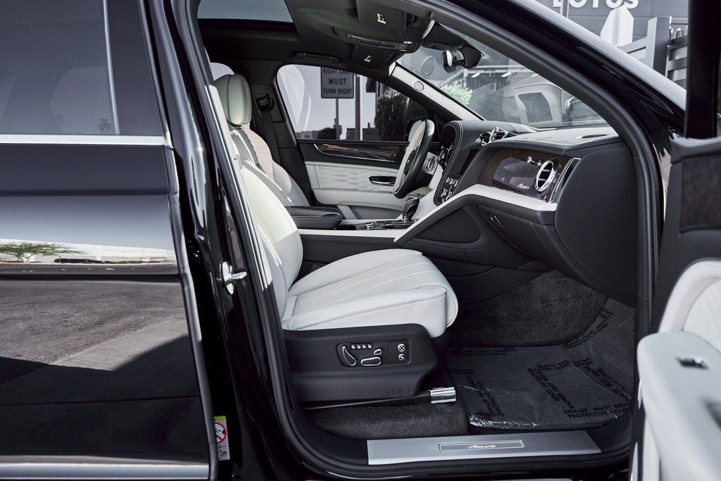 Used 2023 Bentley Bentayga Extended Wheelbase image 23