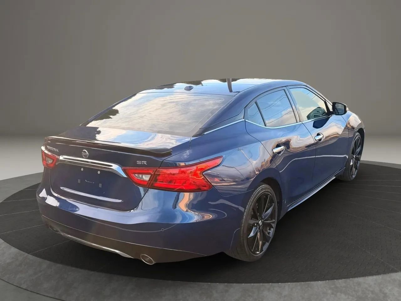 Used 2017 Nissan Maxima SR w/ Midnight Edition image 4
