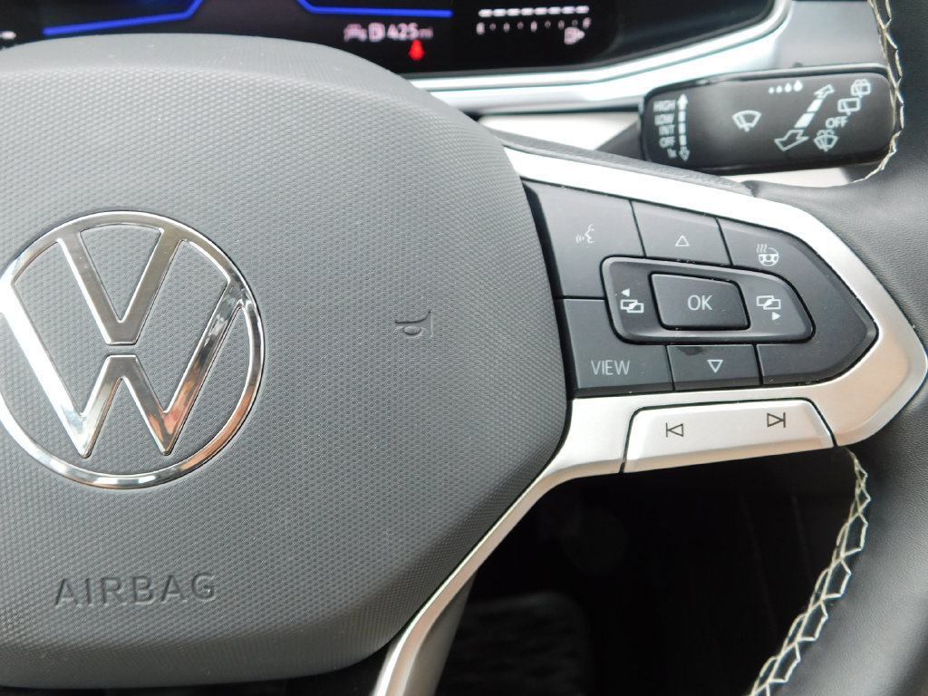 Used 2025 Volkswagen Taos SE AWD/4WD image 29