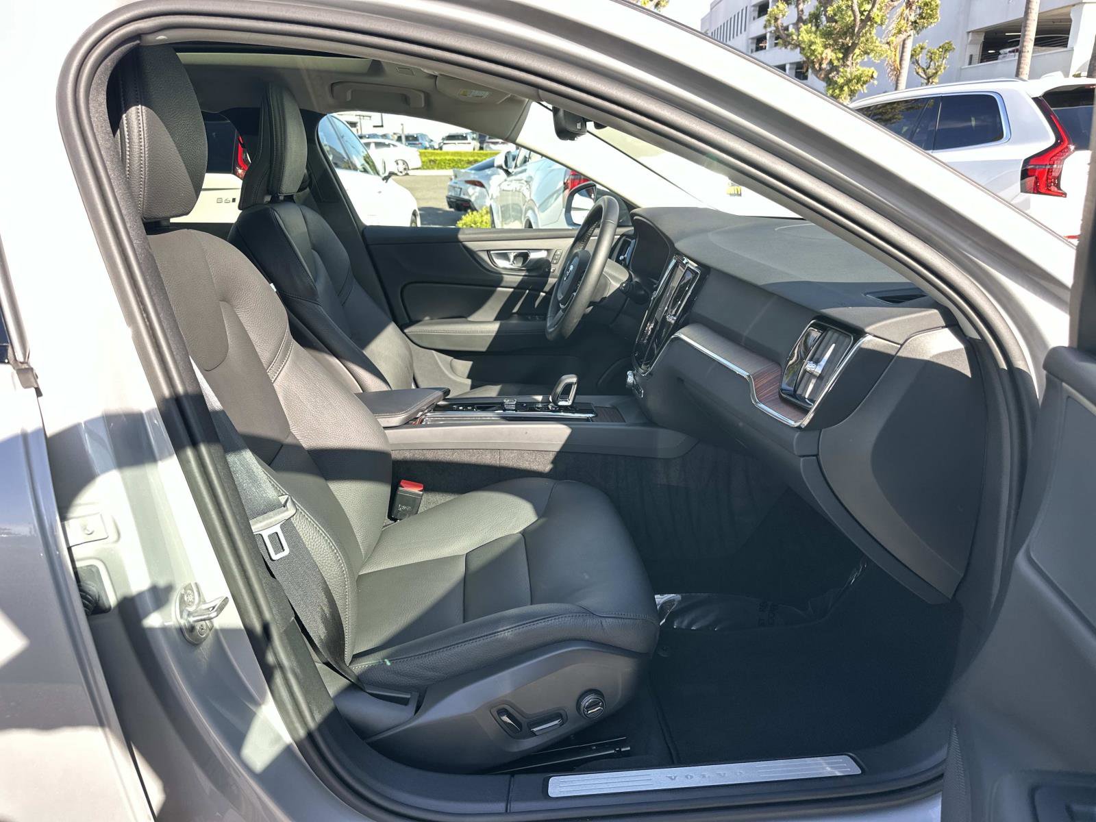 Certified 2025 Volvo V60 B5 Cross Country Plus image 25