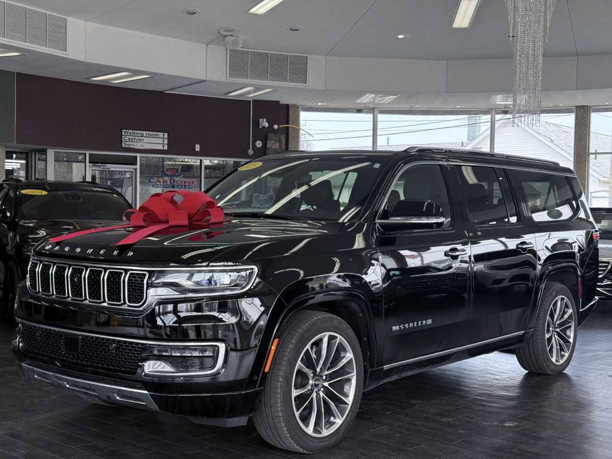 Used 2025 Jeep Wagoneer L Series III w/ Premium Group I AWD/4WD image 2