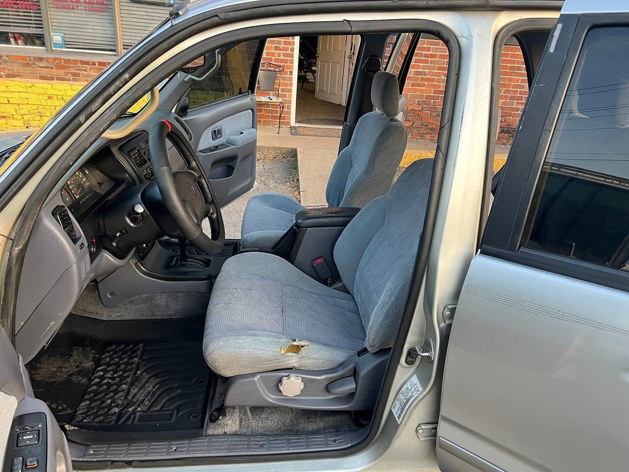 Used 2000 Toyota 4Runner SR5 image 10