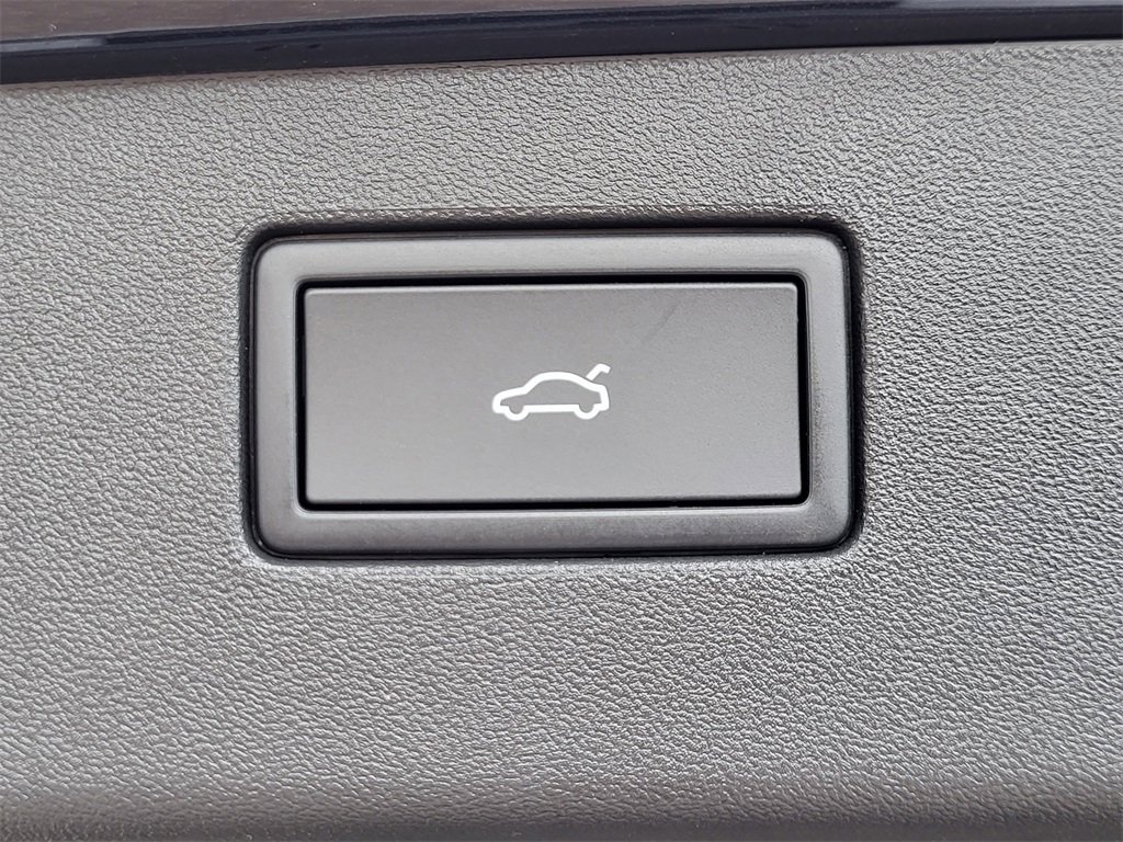 New 2025 Volkswagen Tiguan SE image 24