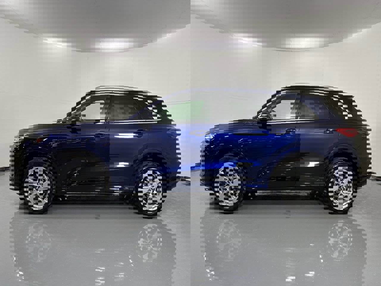 Used 2025 Audi Q5 Premium Plus w/ Premium Plus image 2