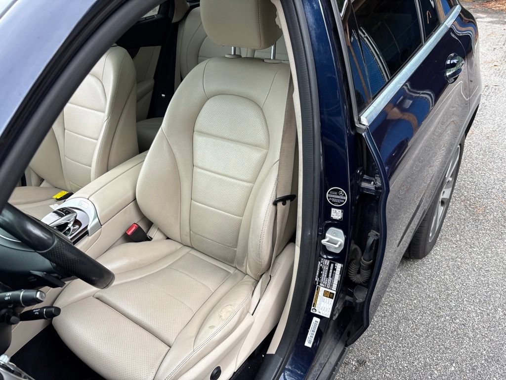Used 2016 Mercedes-Benz GLC 300 4MATIC image 3