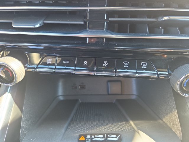 Used 2026 Chevrolet Traverse LT w/ LPO, Floor Liner Package FWD image 22