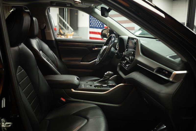 Used 2022 Toyota Highlander XLE FWD image 14