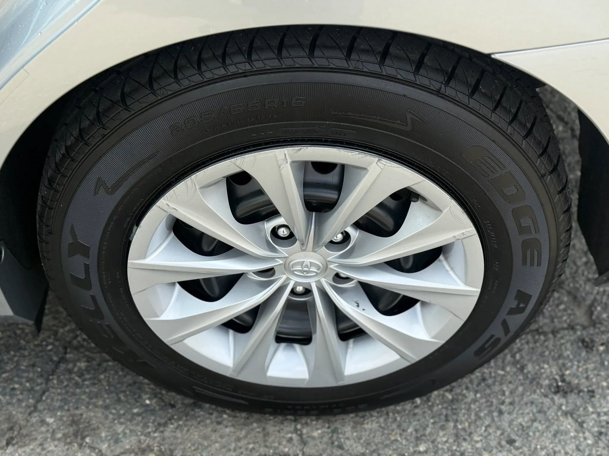 Used 2016 Toyota Camry LE FWD image 37