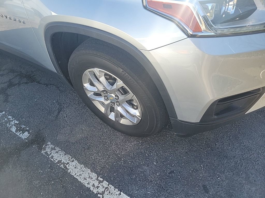 Used 2021 Chevrolet Traverse LS image 5