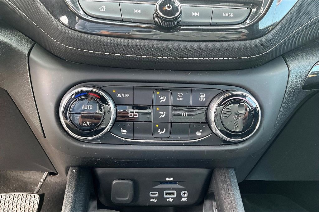 Used 2022 Chevrolet TrailBlazer ACTIV w/ Technology Package image 17