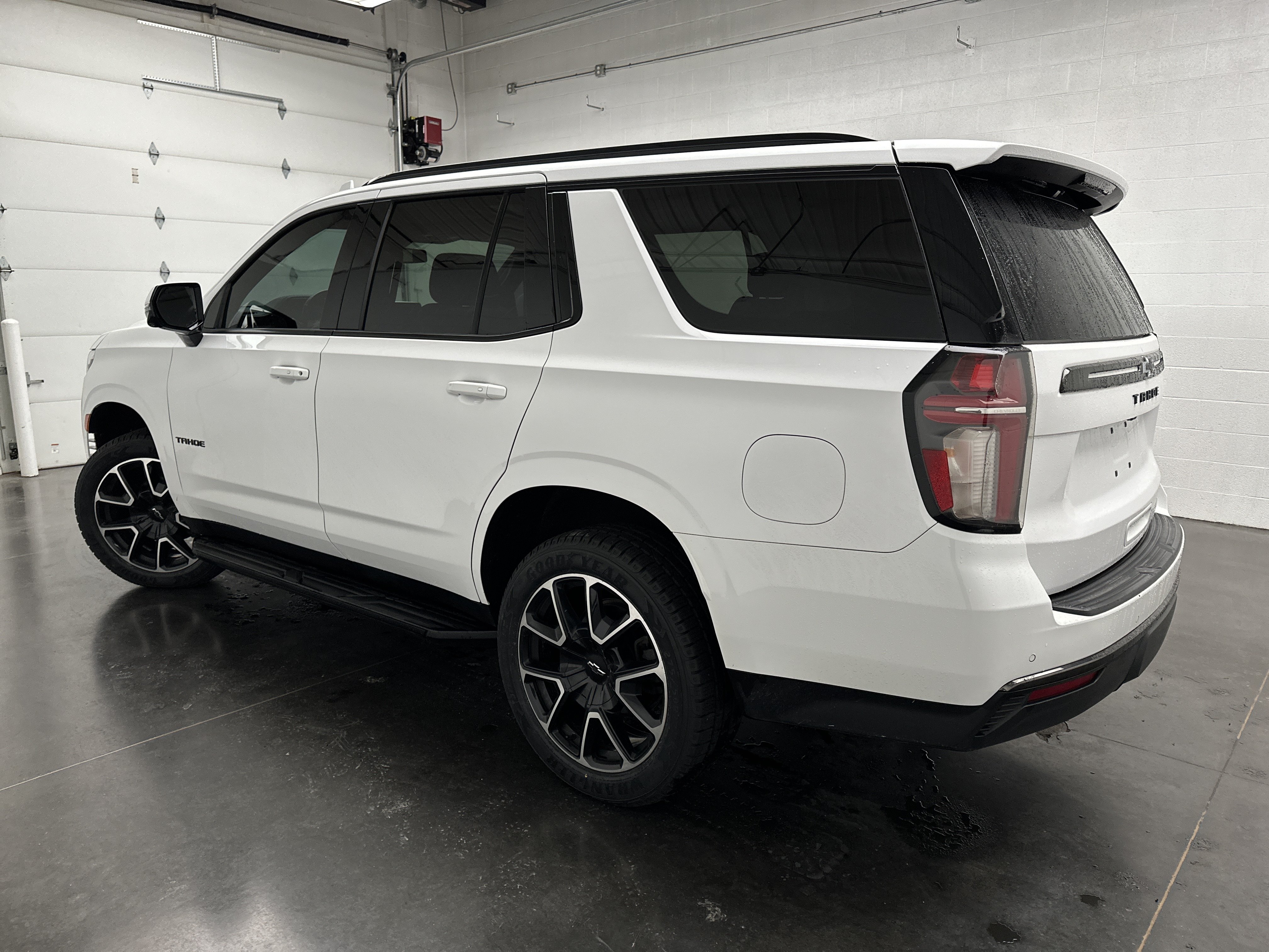 Used 2021 Chevrolet Tahoe RST w/ Luxury Package AWD/4WD image 8