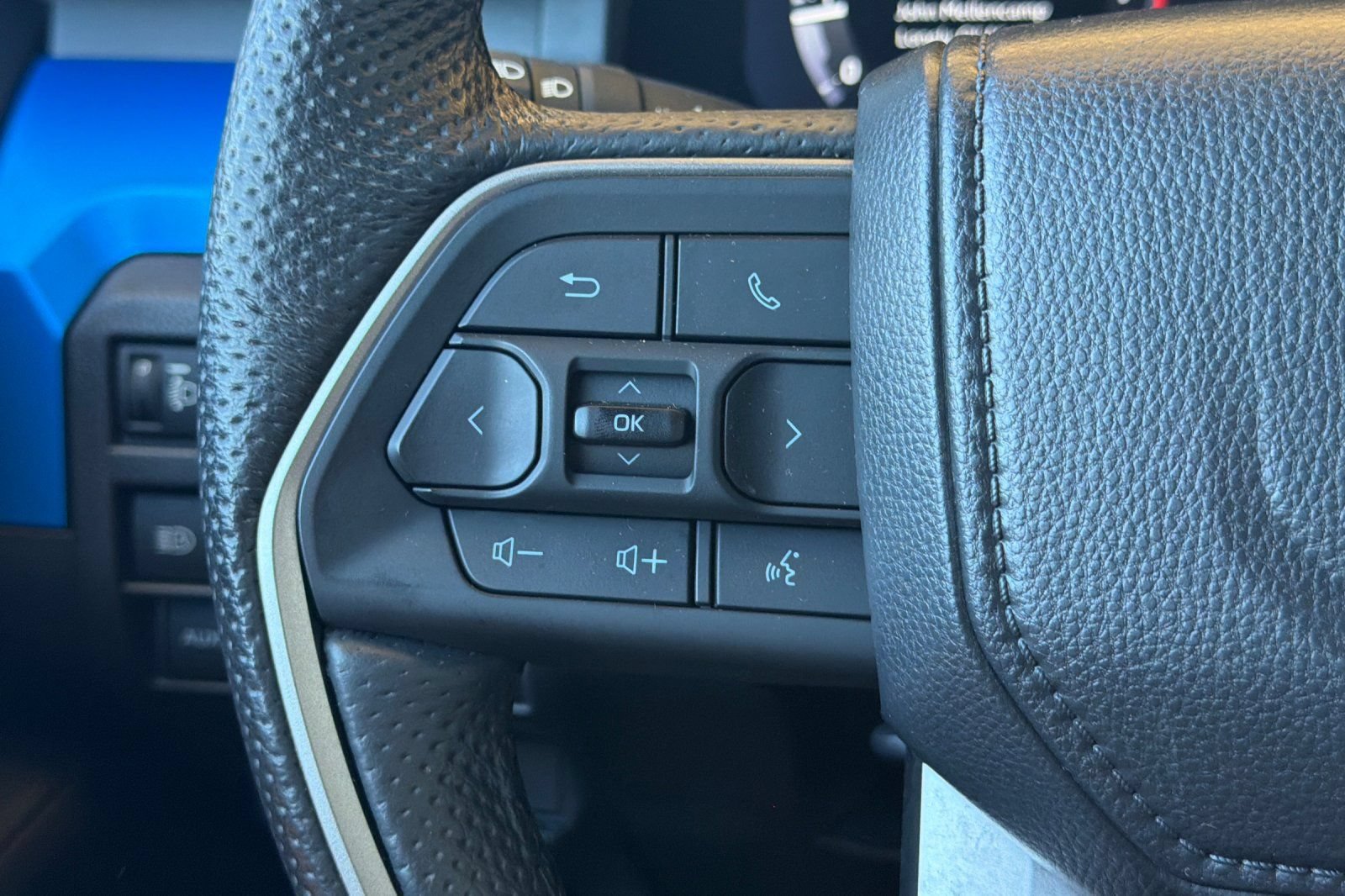 Used 2024 Toyota Tacoma TRD Sport w/ TRD Sport Upgrade Package AWD/4WD image 27