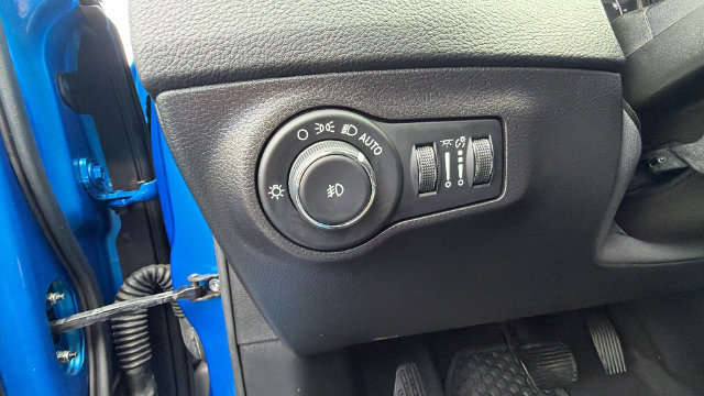 Used 2019 Jeep Compass Latitude w/ Cold Weather Group AWD/4WD image 19