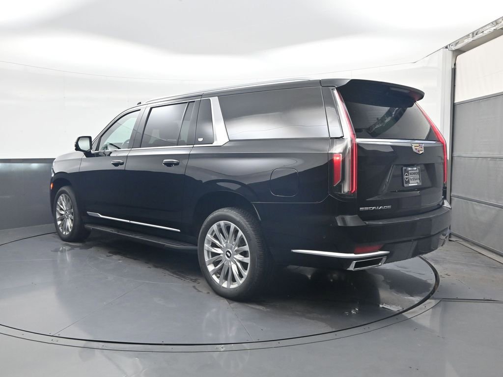 Used 2022 Cadillac Escalade ESV Premium Luxury image 5