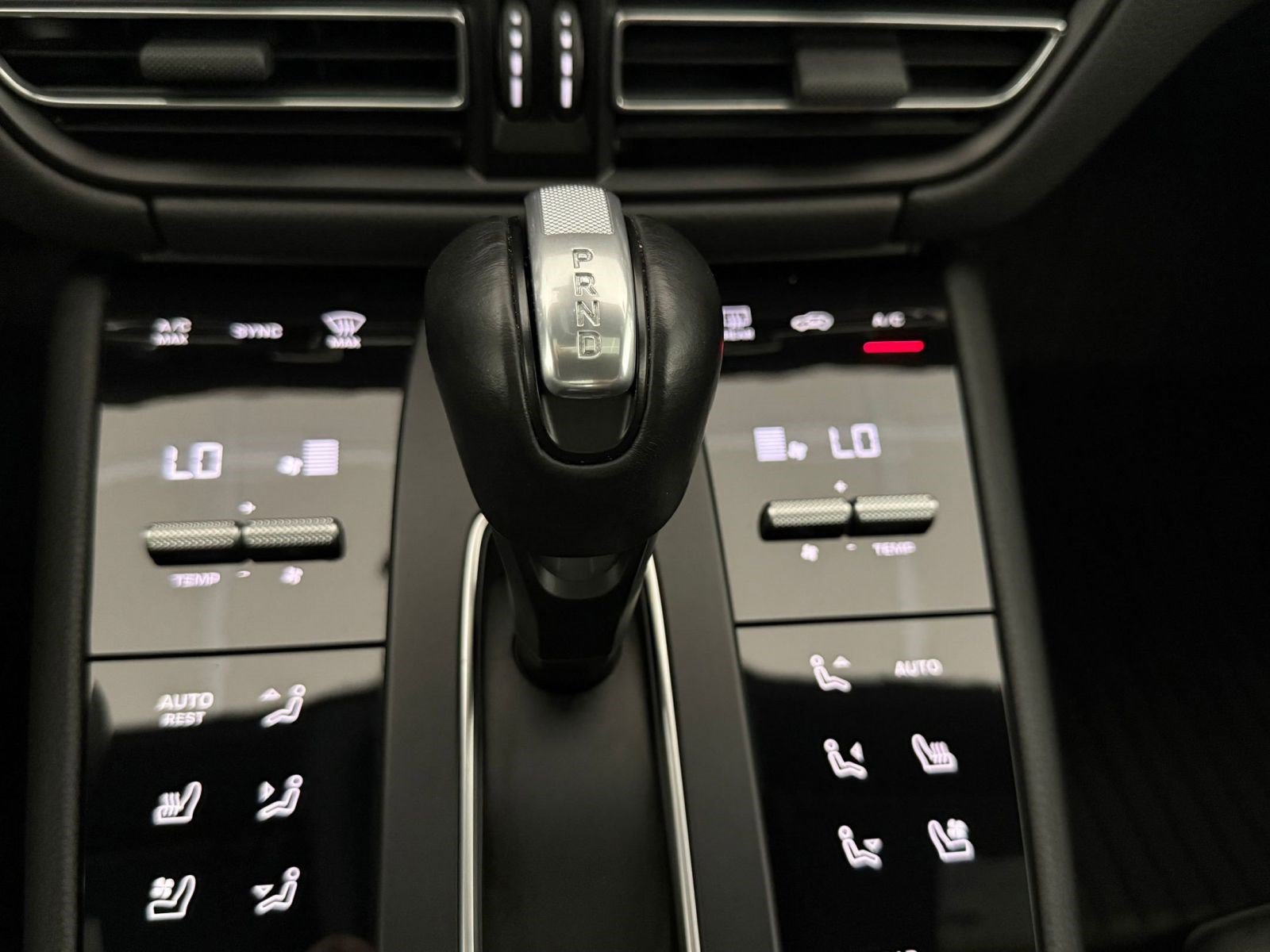 Used 2024 Porsche Macan S AWD/4WD image 17