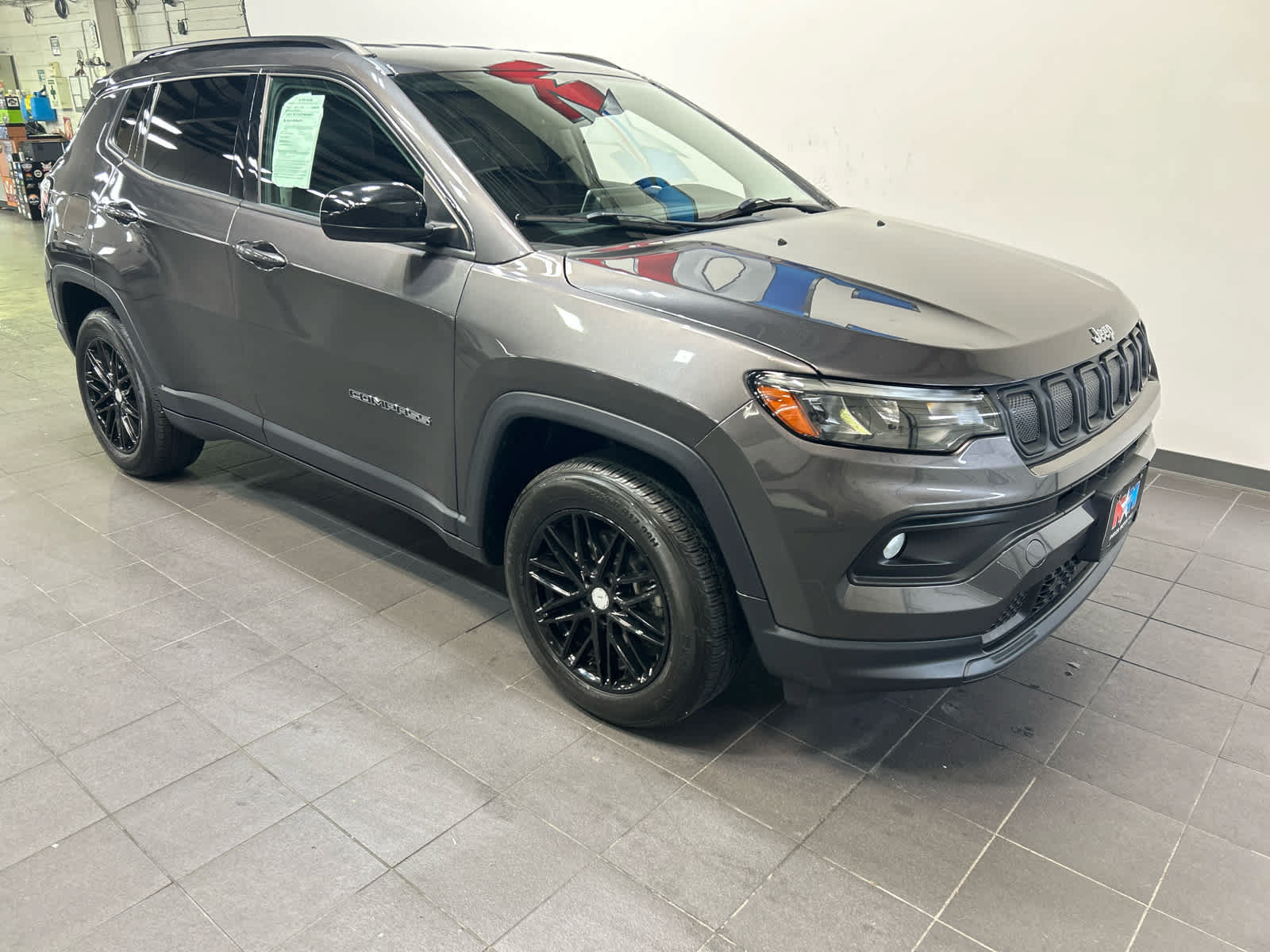 Used 2022 Jeep Compass Latitude w/ Convenience Group AWD/4WD image 2