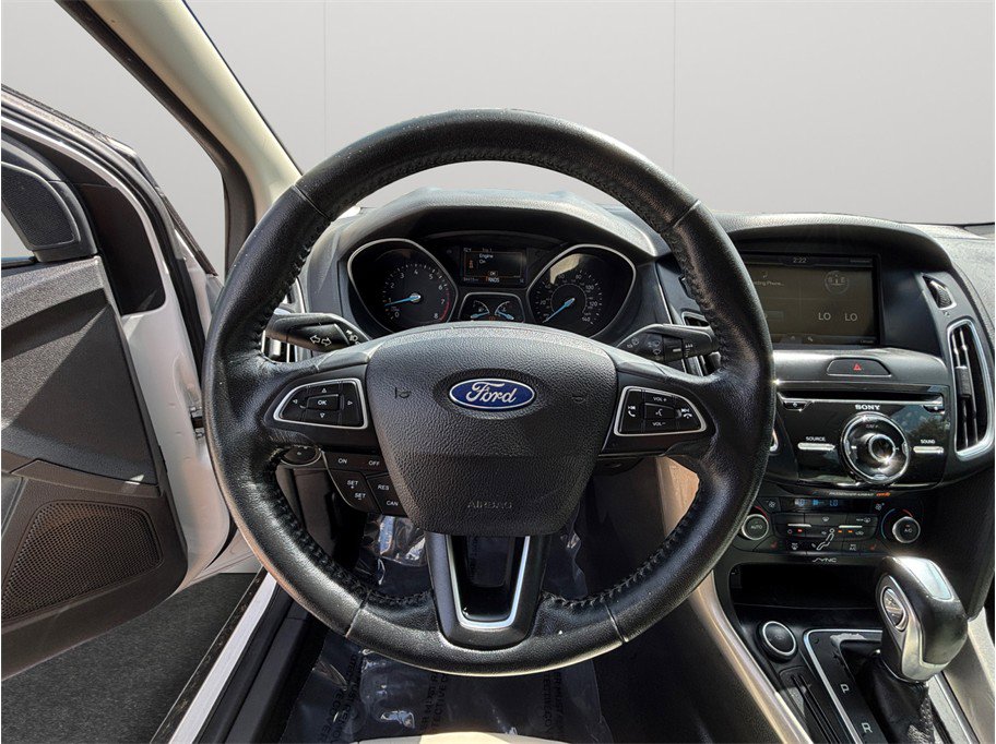 Used 2015 Ford Focus Titanium FWD image 22