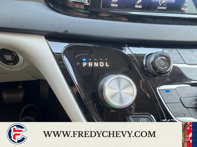 Used 2023 Chrysler Pacifica Touring-L image 15