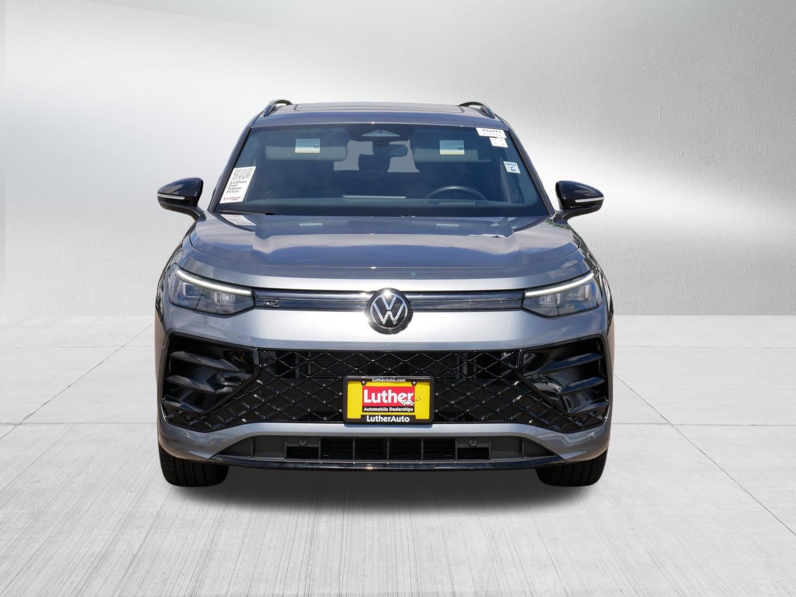 Used 2026 Volkswagen Tiguan SE R-Line AWD/4WD image 2
