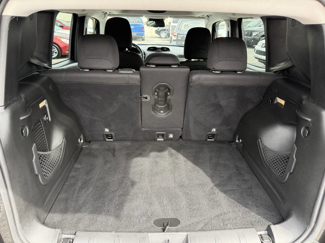 Used 2016 Jeep Renegade Latitude w/ Popular Equipment Group image 11