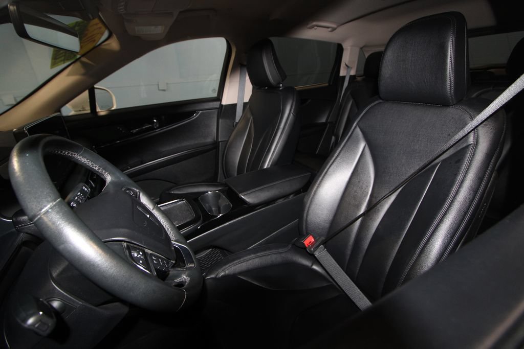 Used 2023 Lincoln Nautilus FWD image 4