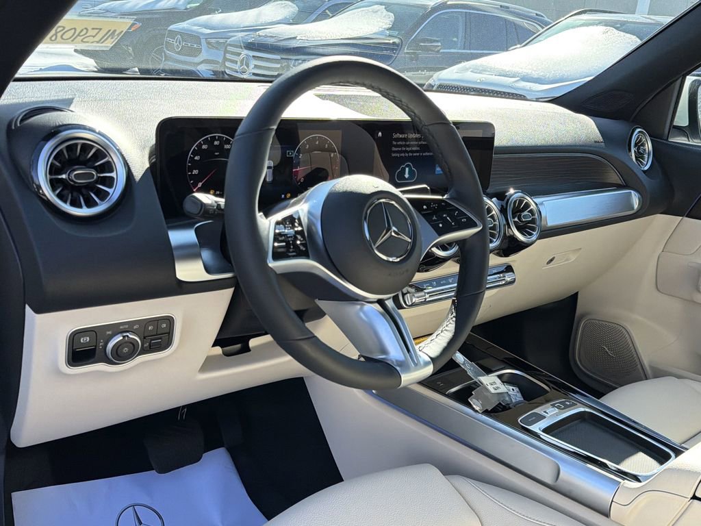 New 2025 Mercedes-Benz GLB 250 4MATIC image 10