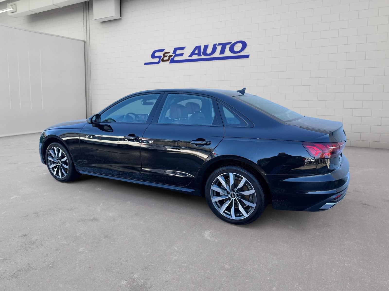 Used 2023 Audi A4 2.0T Premium Plus w/ Premium Plus Package AWD/4WD image 3